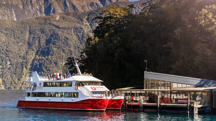 Southern Discoveries 밀포드 사운드 크루즈