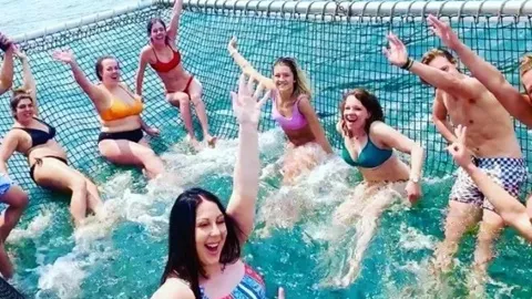 시드니 포트스테판 돌고래크루즈+모래썰매 콤보